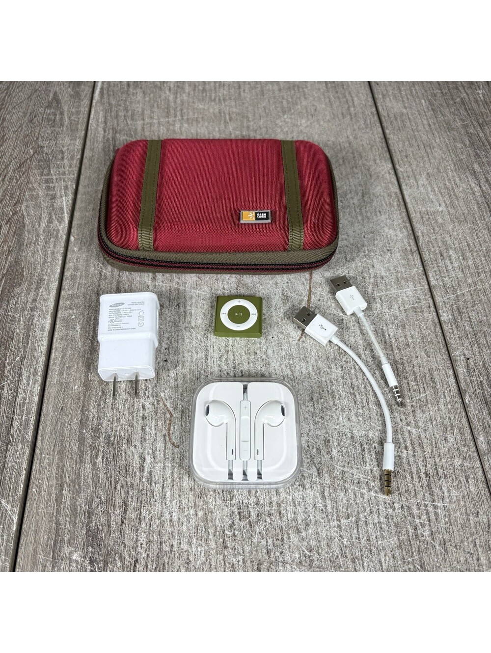 Apple iPod Shuffle 4th Gen 2GB Green A1373 MP3 Player Bundle Tested Working